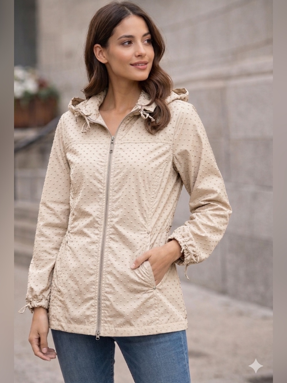 Jones New York NWOT light Tan dotted Swiss lightweight rain slicker size Medium